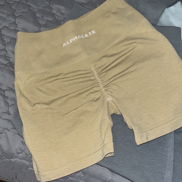 Alphalete amplify shorts in hazelnut - Picture 8 of 16